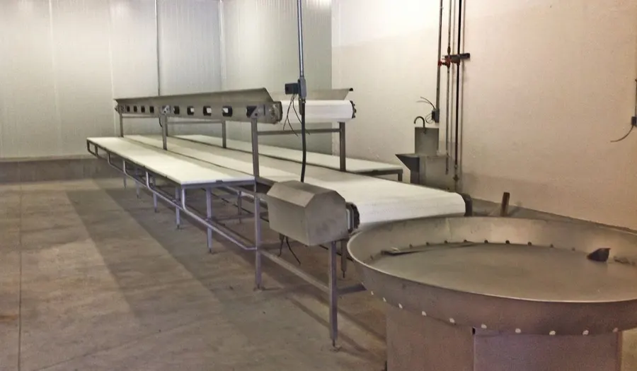 Mesabanda para sala de despiece, fabricado por MEKANEX